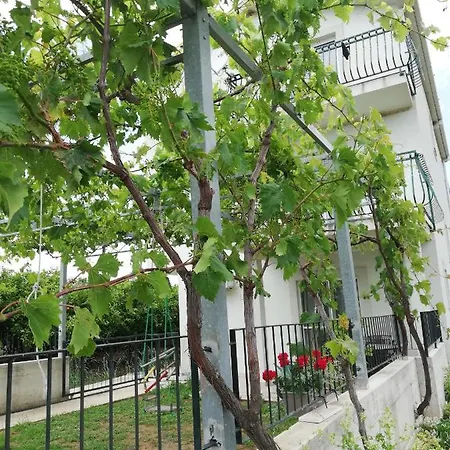 Дом отдыха Holiday Riverside Komin (Dubrovnik-Neretva)
